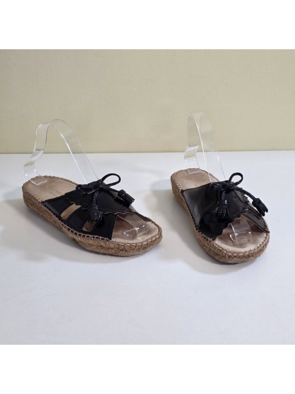 Andre Assous Espadrille Sandals US 8 Black Patented Leather Tassels Spain Edgy